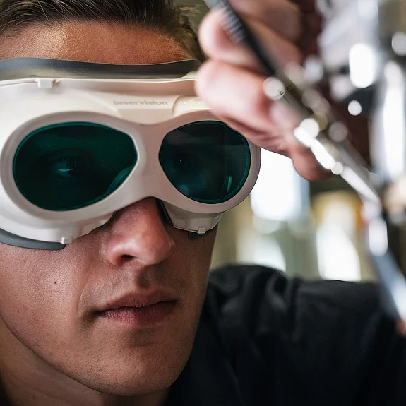Techniker im Applikationszentrum