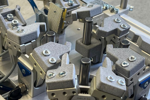 Gripper with special jaws and detection
