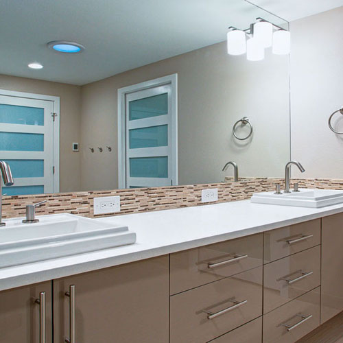 Bathroom fittings with mirror