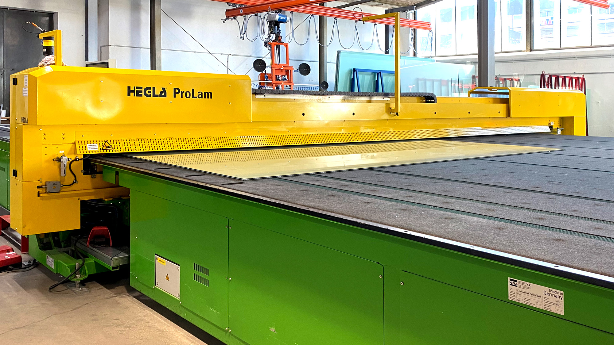 VSG cutting table in production