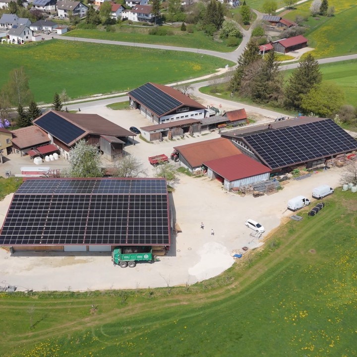 Volleinspeiseanlage Gebrüder Vöhringer (430,3 kWp, 662 Module)