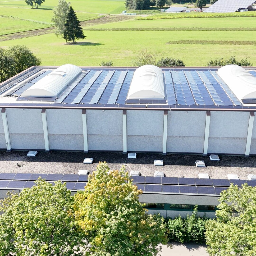Photovoltaik-System auf einer Sporthalle (Engstingen, 150 kWp)