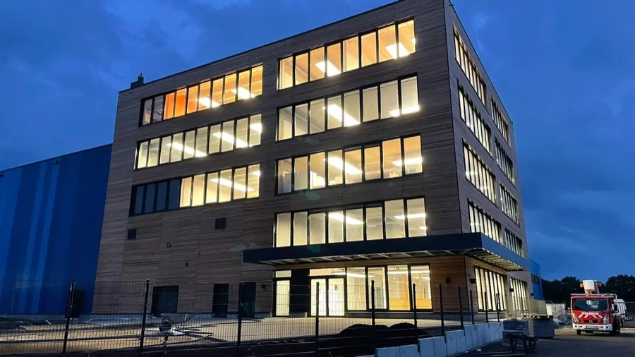 Großraumbüro im gewerblichen Neubau