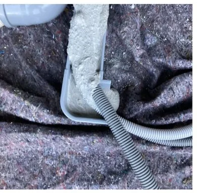 Cap in corrugated conduit, embedded in screed