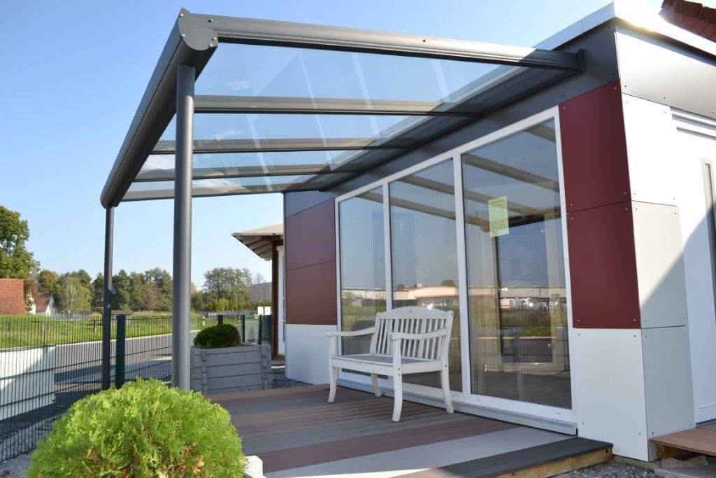 Terrassendach aus Aluminium auf dem Ausstellungsgelände Verl