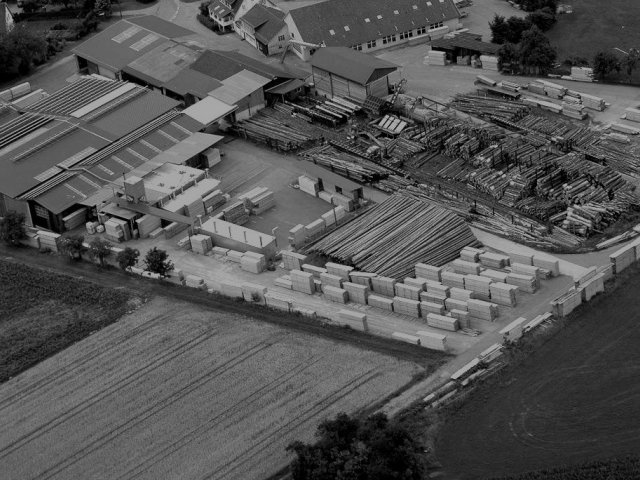 Luftbild des Säge- und Hobelwerks in Mannenweiler