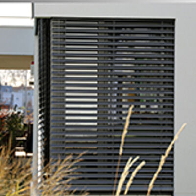 Fensterfront mit Rollladen
