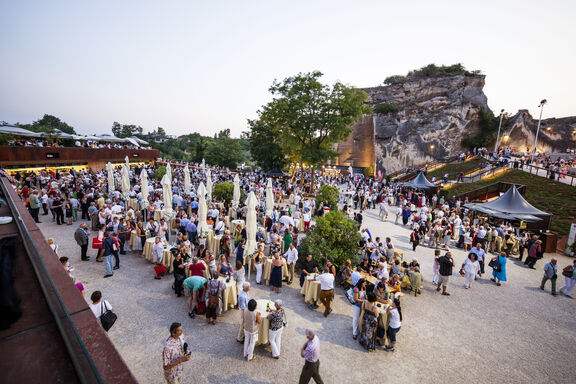 Foyerpark vor der Aufführung