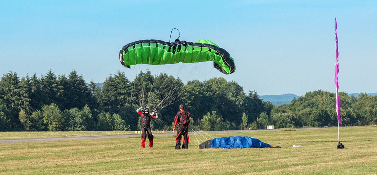 Rundflüge, Ballonfahrten und Fallschirmspringen