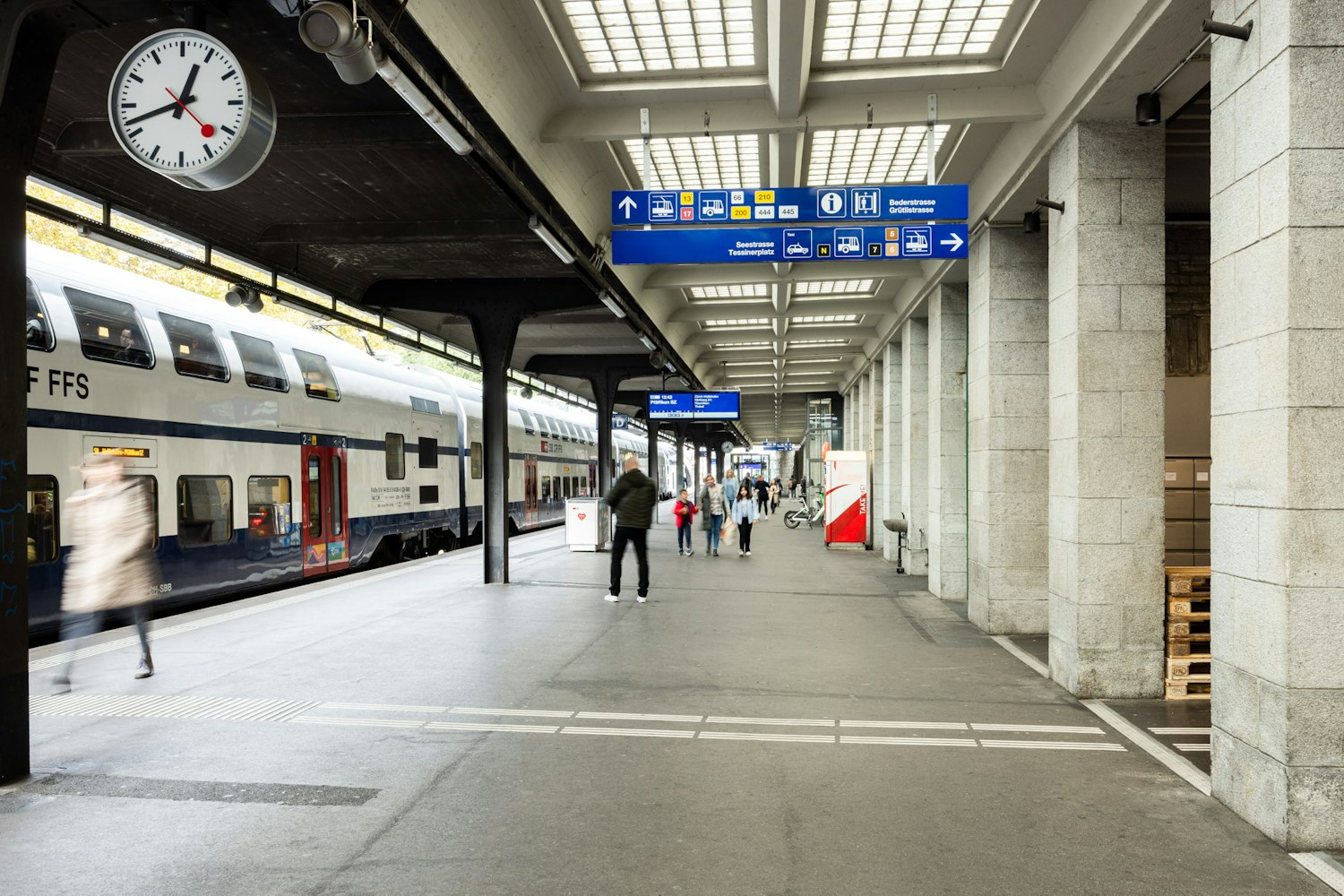 Emaille-Wegweiser SBB Bahnhof Zürich Enge
