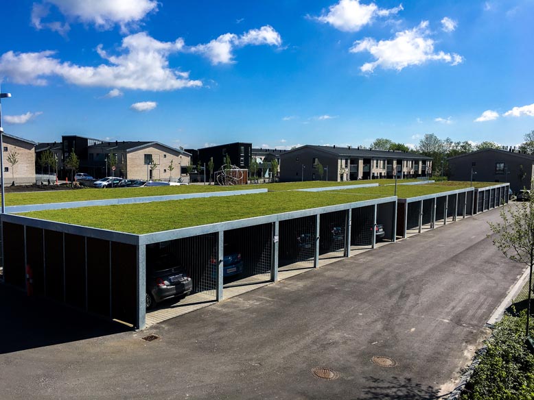 Garagenanlage mit elektrischem Tor