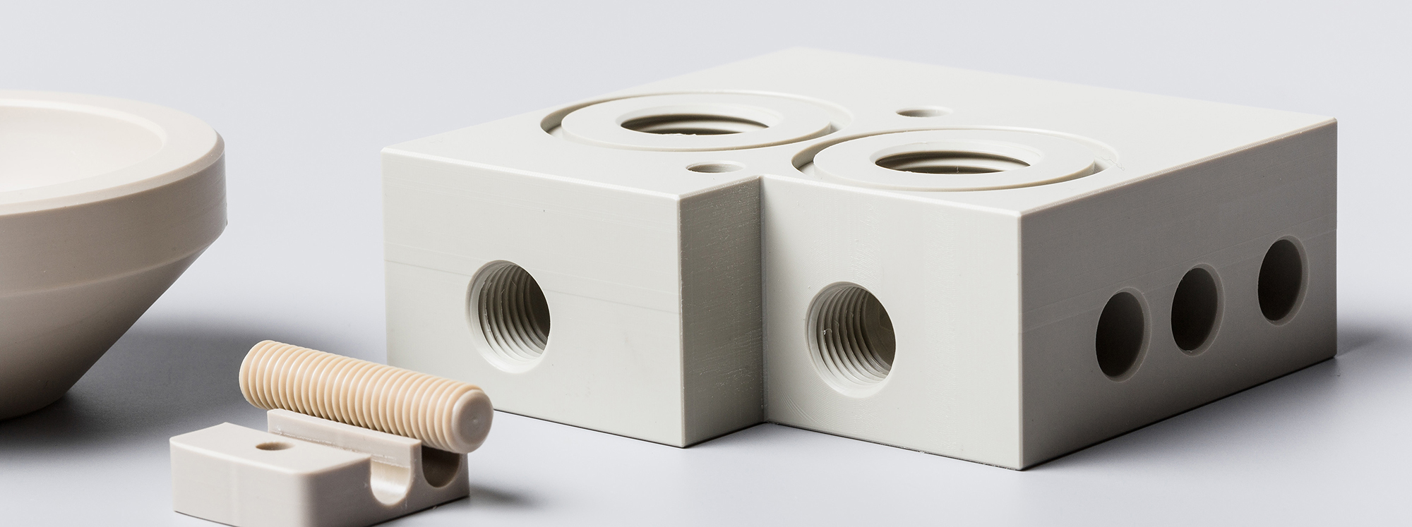 PEEK-/PP-Bauteil