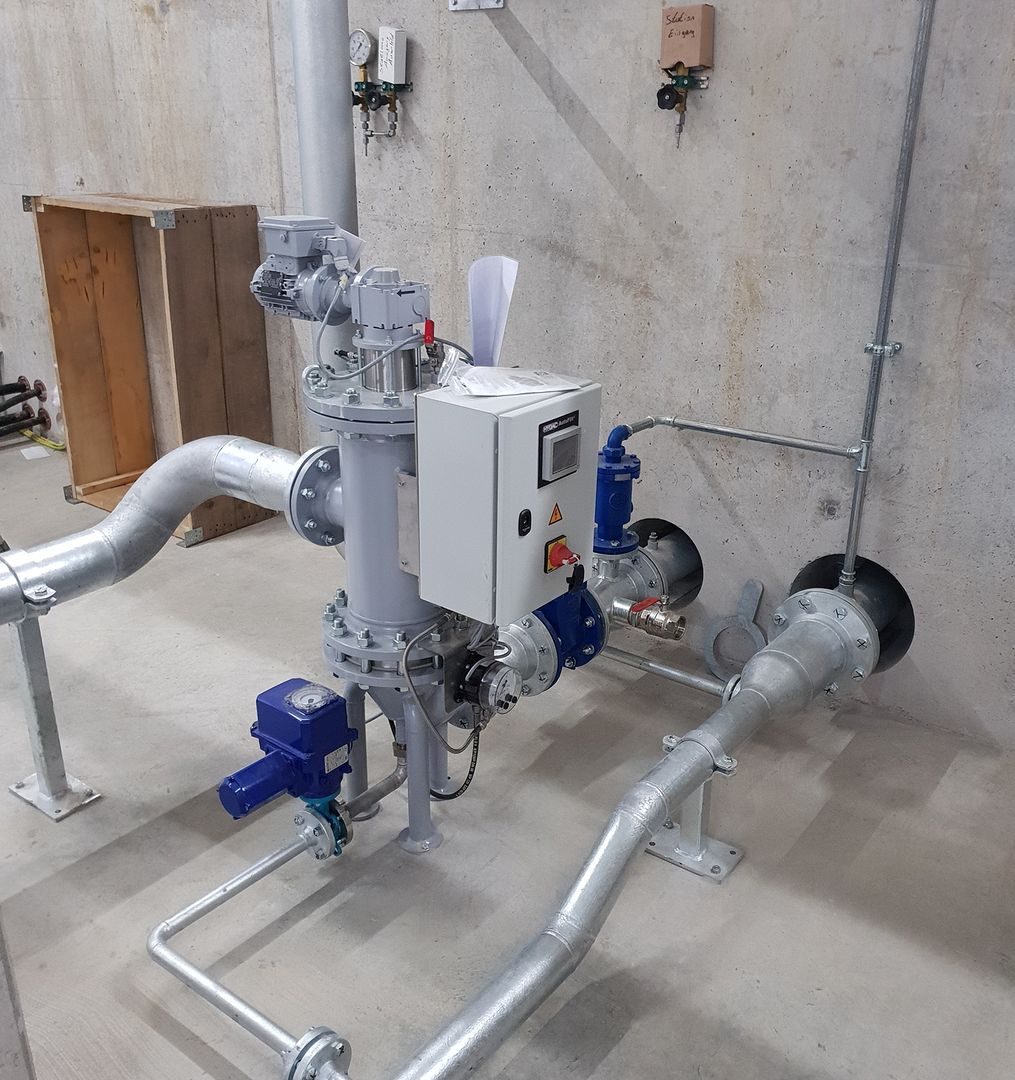 Wasserpumpen-Anlage mit Steuerung und Ventilen