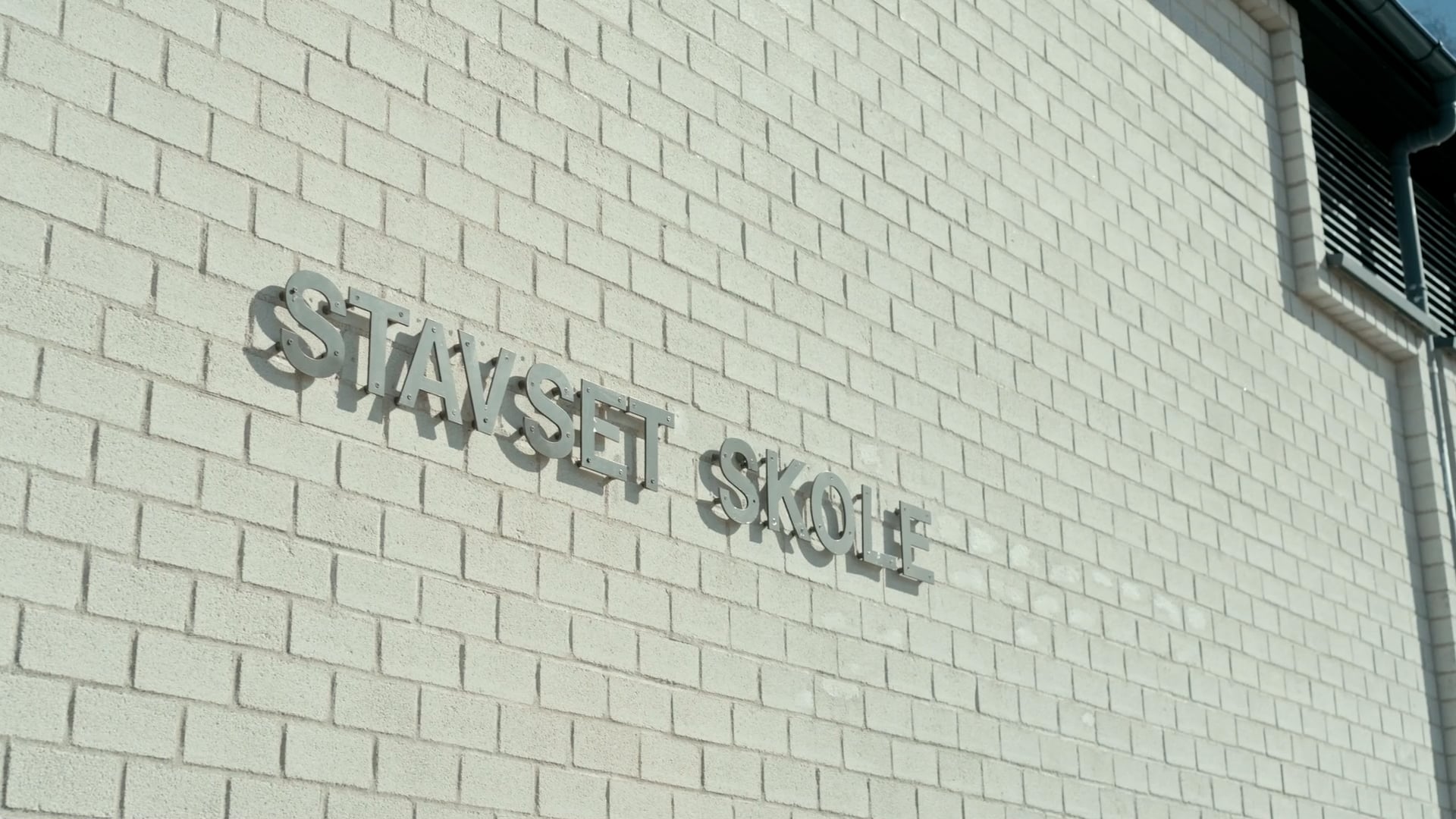 Schulbeleuchtung Stavset-Schule (LED-Retrofit mit Lichtmanagement)