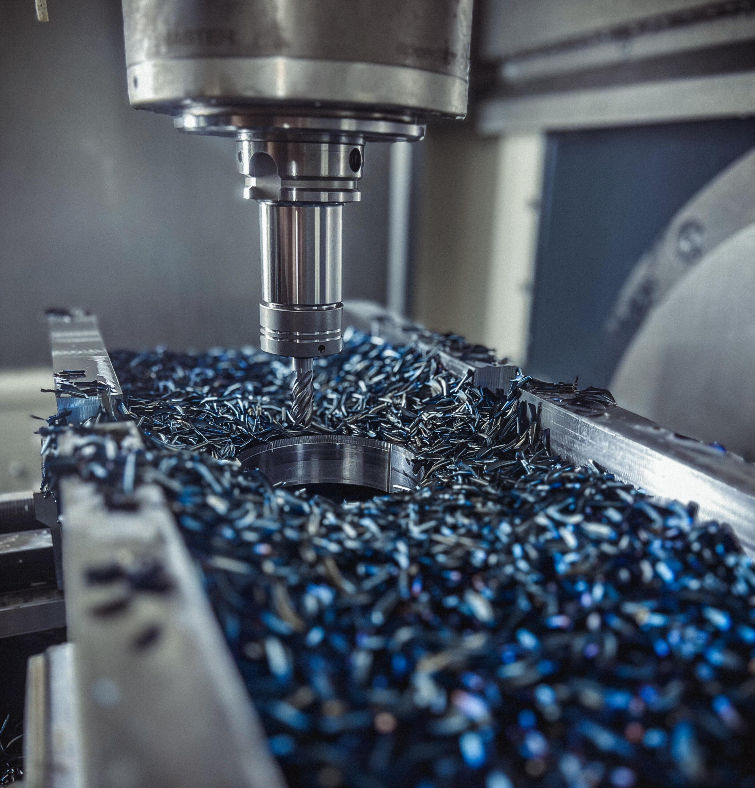 Detailaufnahme CNC-Maschinenraum mit Werkzeugaufnahme