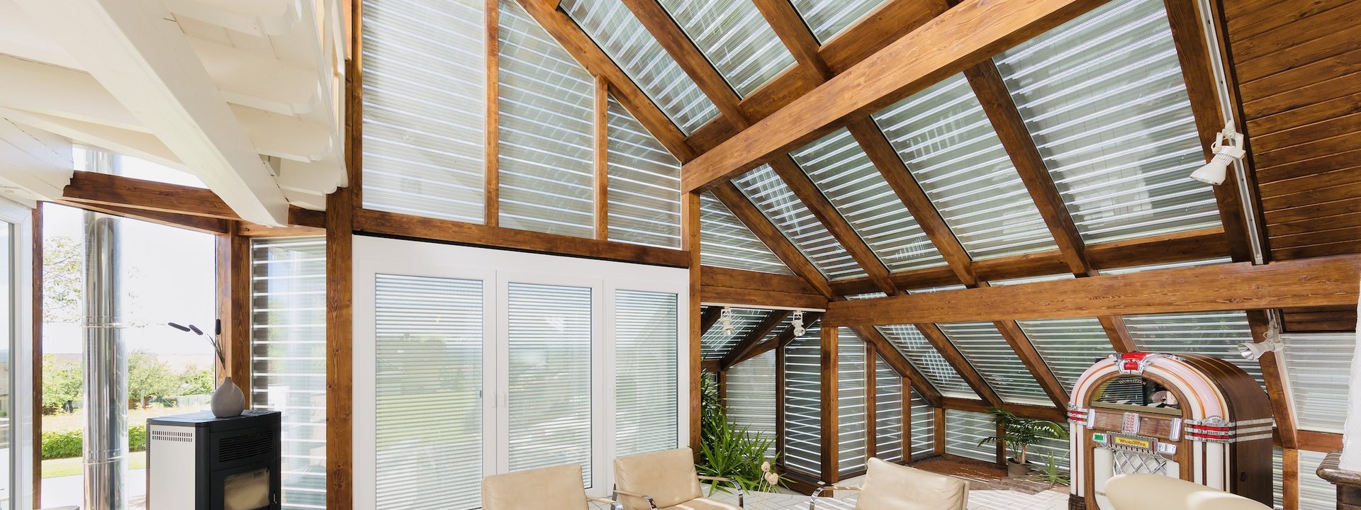 Dachflächenfenster mit Schanz Rollläden als Sonnenschutz