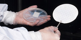 Photolumineszenzscanner für Roh-, epi- und gesägte Wafer