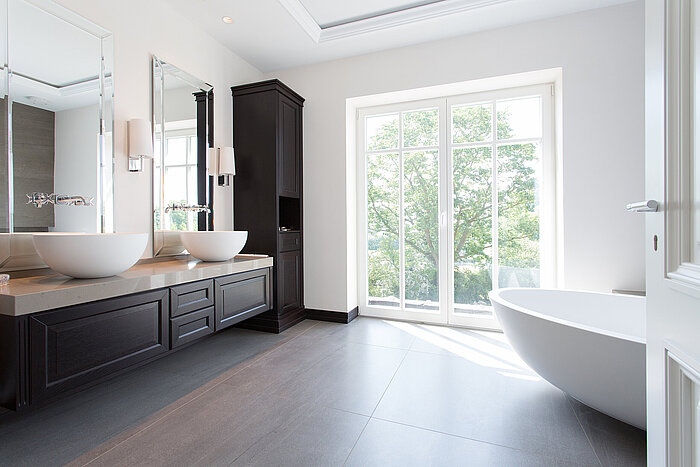 Modernes Badezimmer, Innenausbau