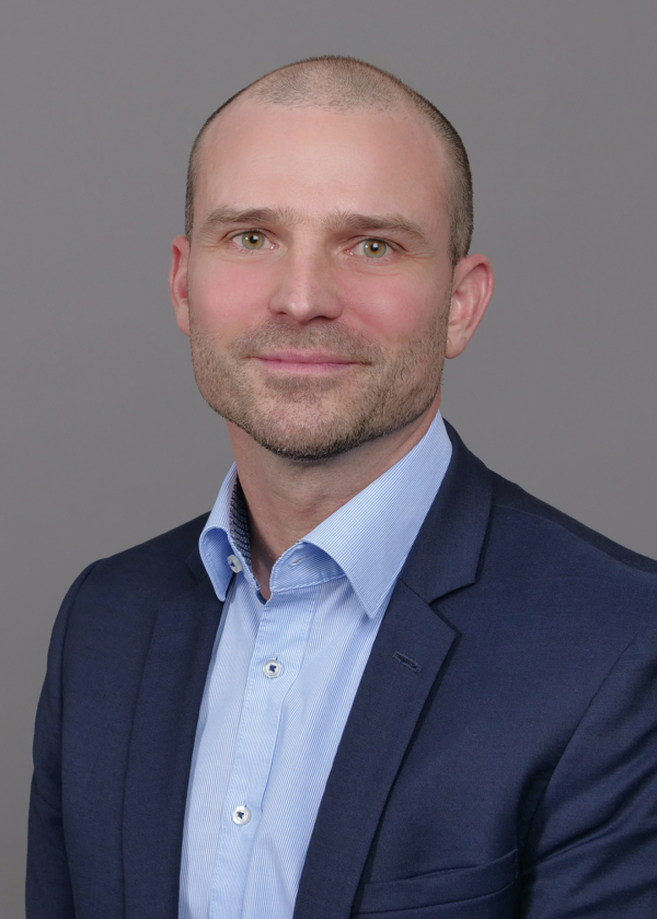 Oliver McDaid, Geschäftsführer