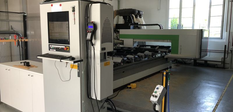 CNC-bearbeitetes Bauteil aus Holzwerkstoff