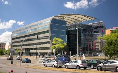 Deutsche Med – strukturiertes Datennetz mit 830 Ports