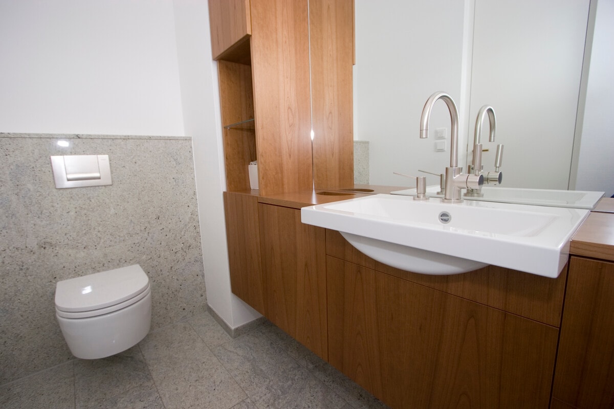 Sanitäranlage mit Holzelementen