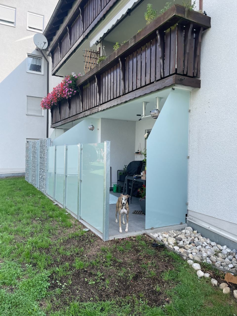 Balkonabtrennung aus Milchglas