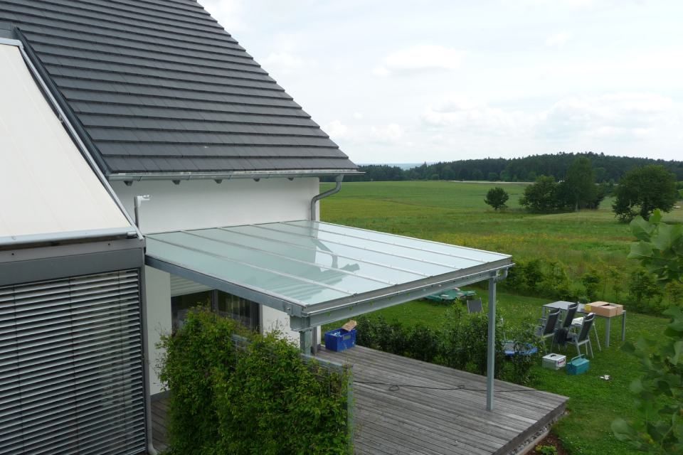 Überdachte Terrasse aus Glas