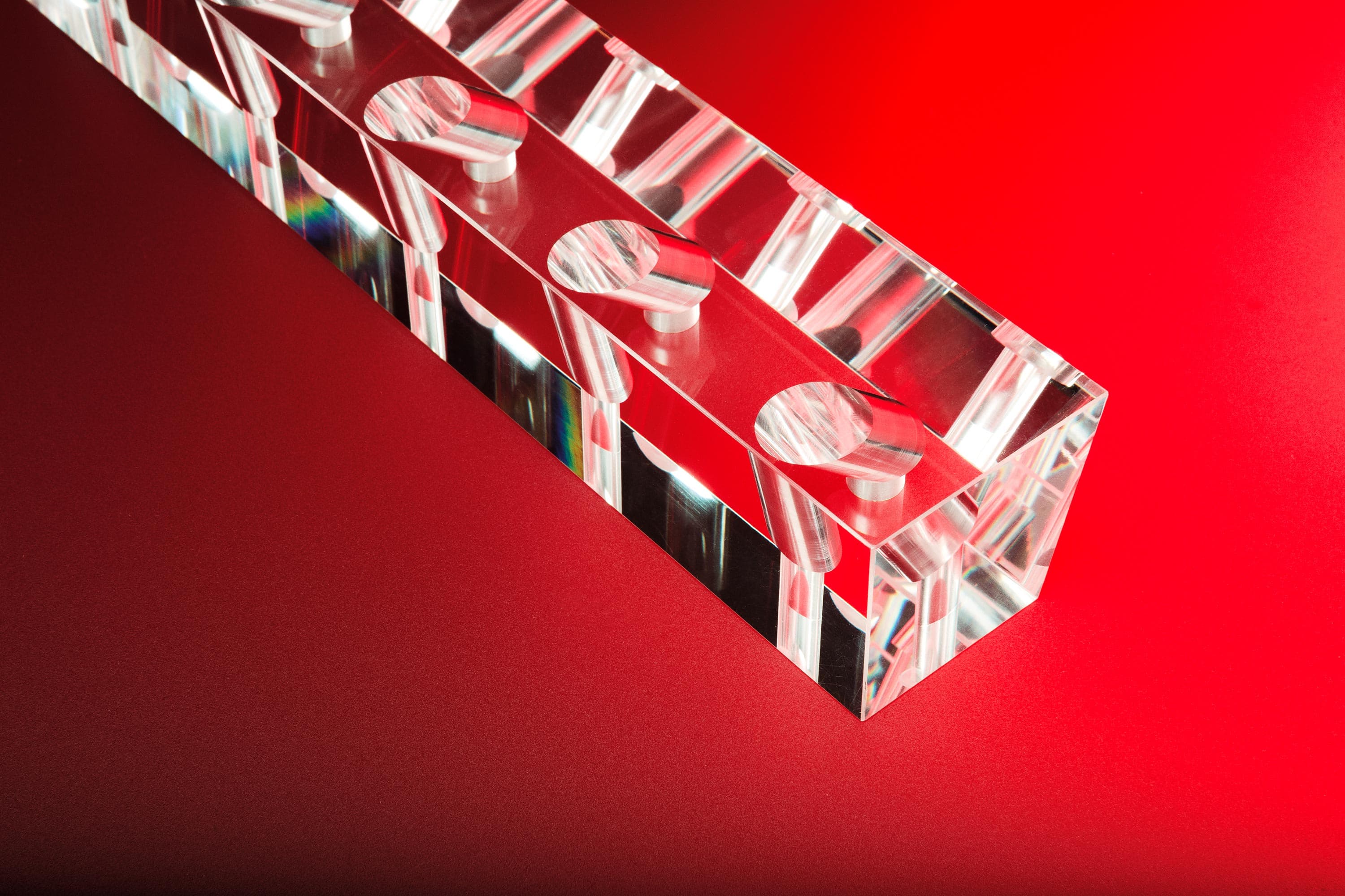 Bearbeitetes transparentes Kunststoffteil