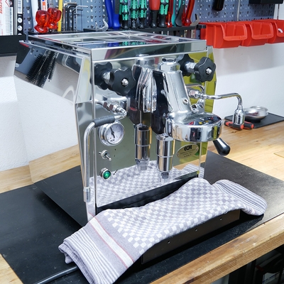 ECM-Kaffeemaschine auf der Werkbank