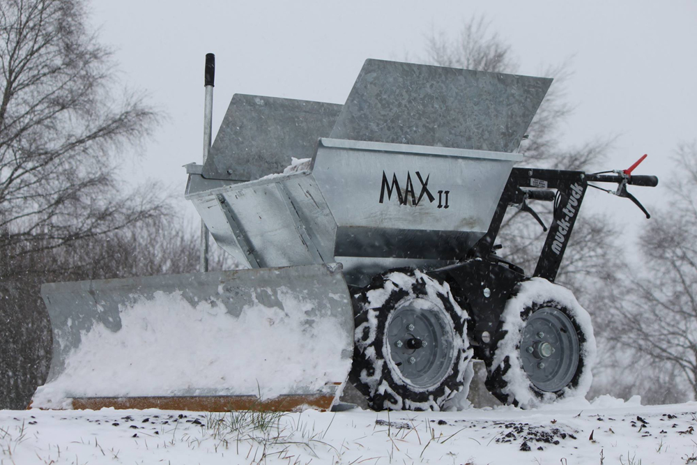 Muck-Truck Max II mit Schneeschild