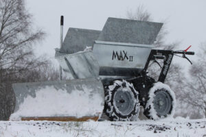 Muck-Truck Max II mit Schneeschild