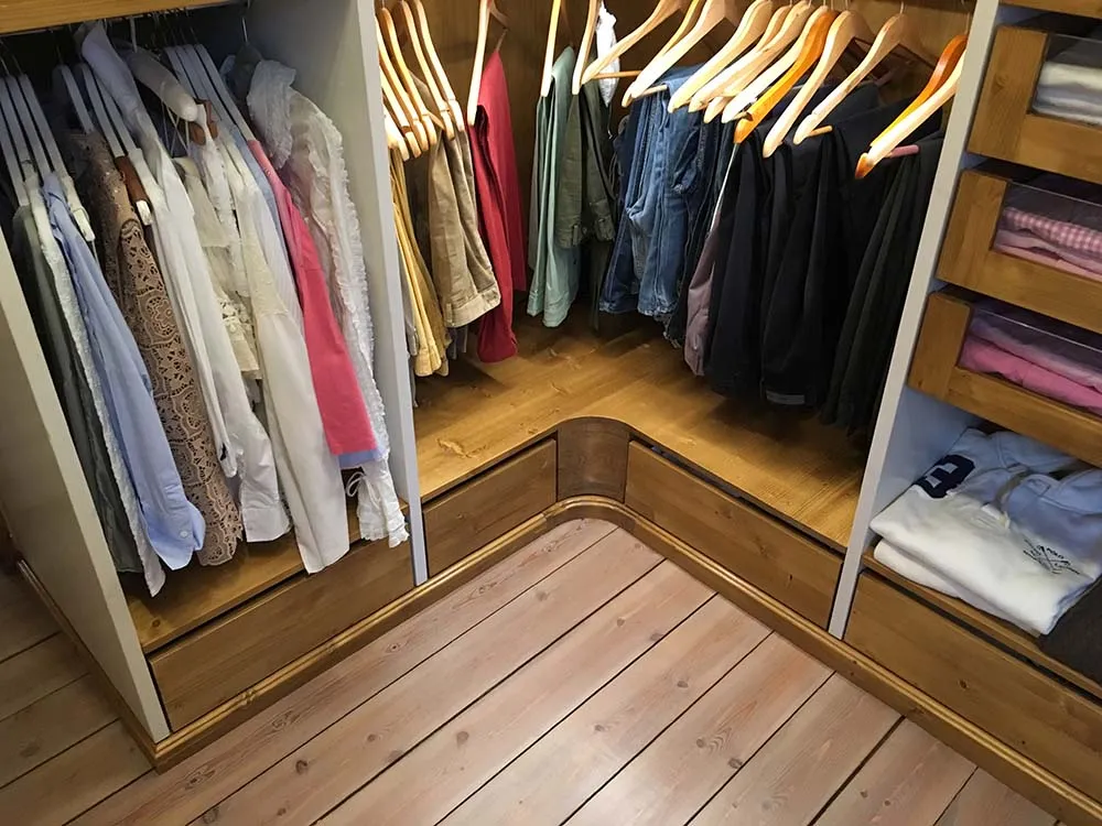 Ankleidezimmer aus Holz