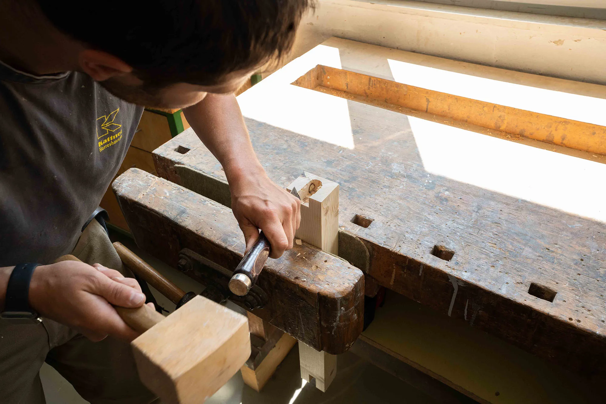Handwerkliche Fertigung in der Werkstatt