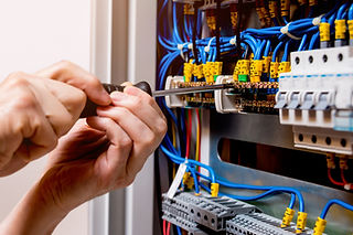 Elektriker bei der Arbeit