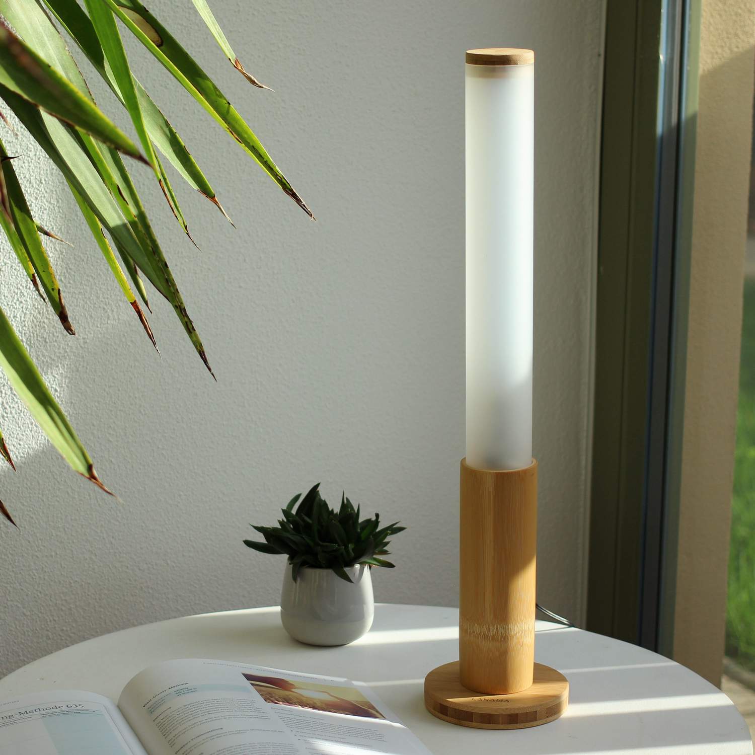 Vollspektrum-Tageslichtlampe "Gute Laune" aus Bambus und Holz