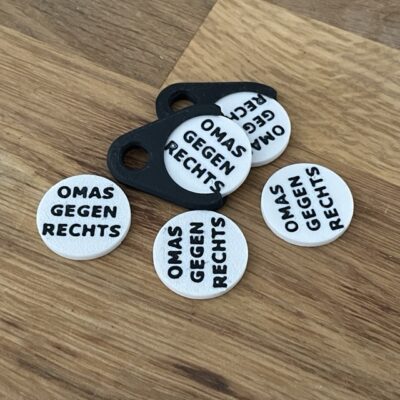 Einkaufswagenchip „Omas gegen Rechts“