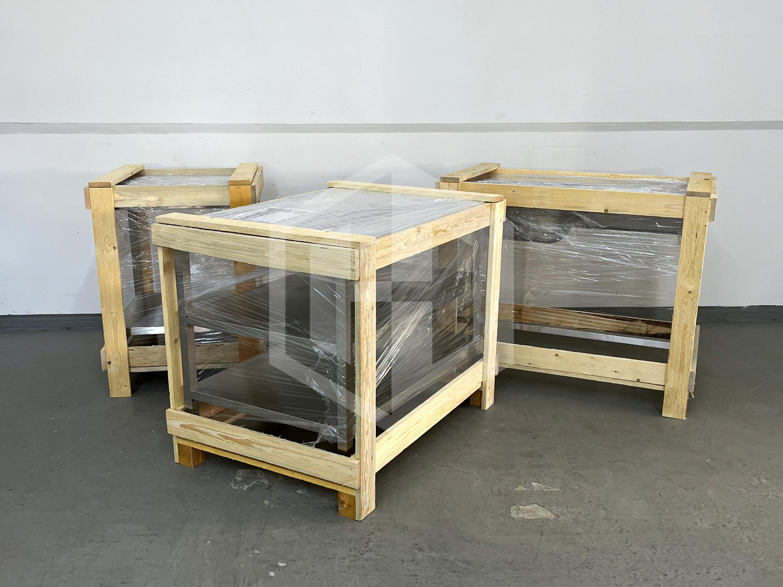 Edelstahltische versandfertig verpackt