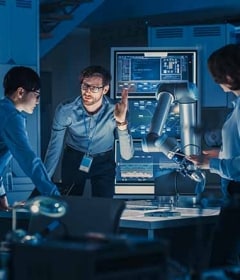Ingenieure entwickeln Robotiklösungen für die intelligente Fabrik