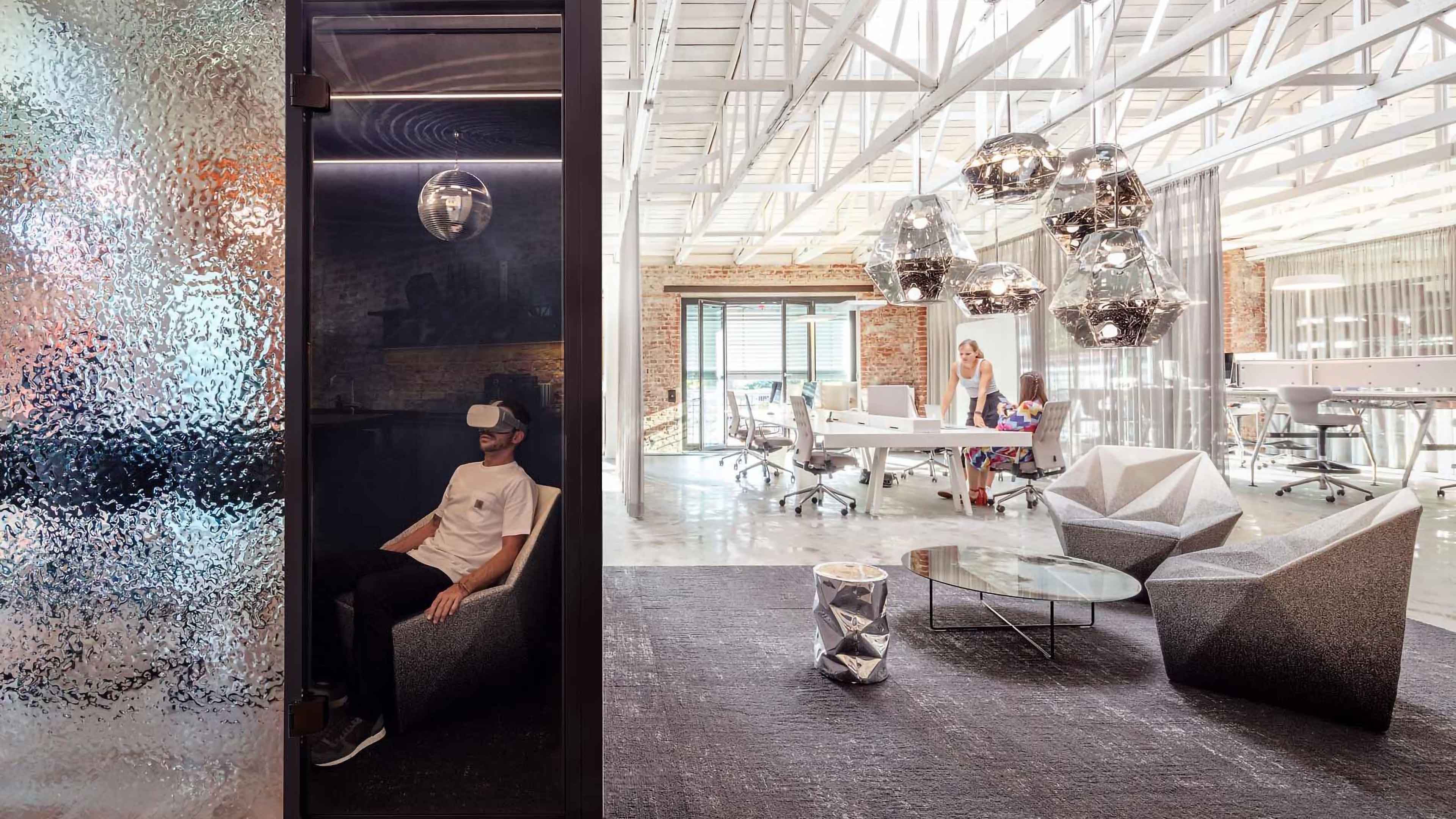 Modernes Büro mit VR-Bereich und Lounge