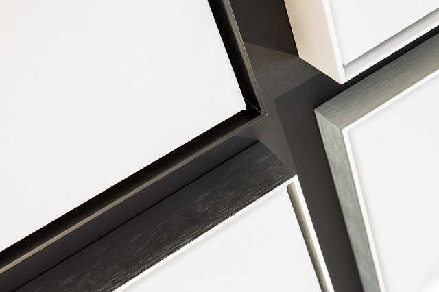 Schattenfugenrahmen mit weißer Leinwand
