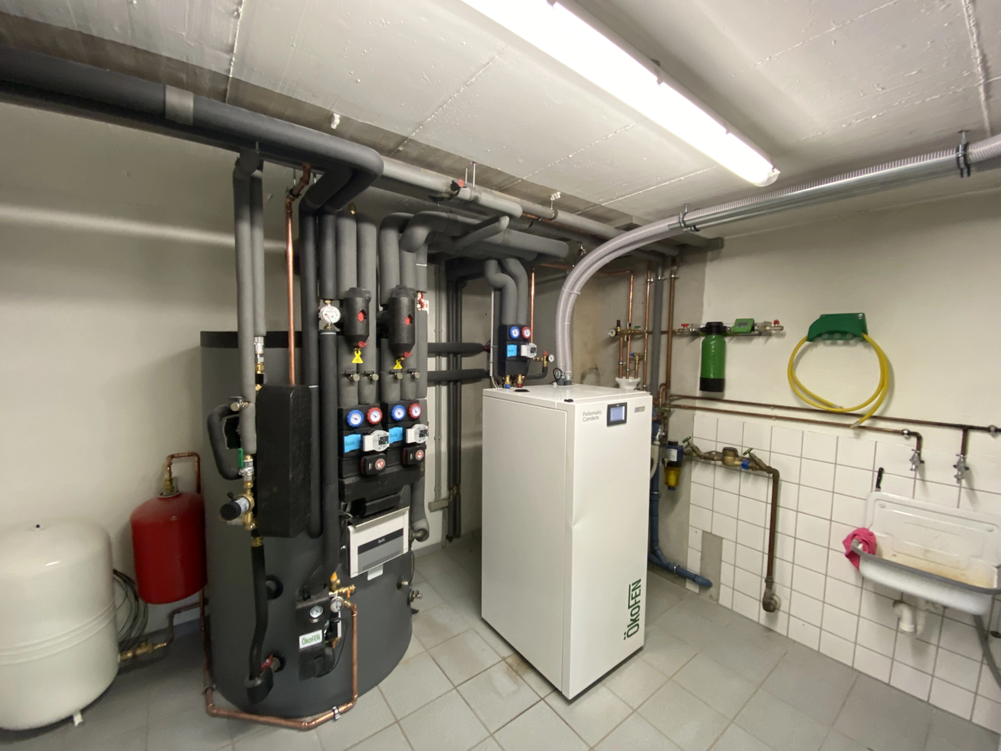 Pelletsanlage mit Solarkollektoren