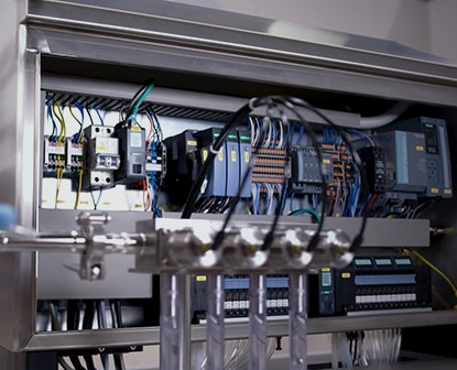 Steuerungsschrank mit Ventilinseln