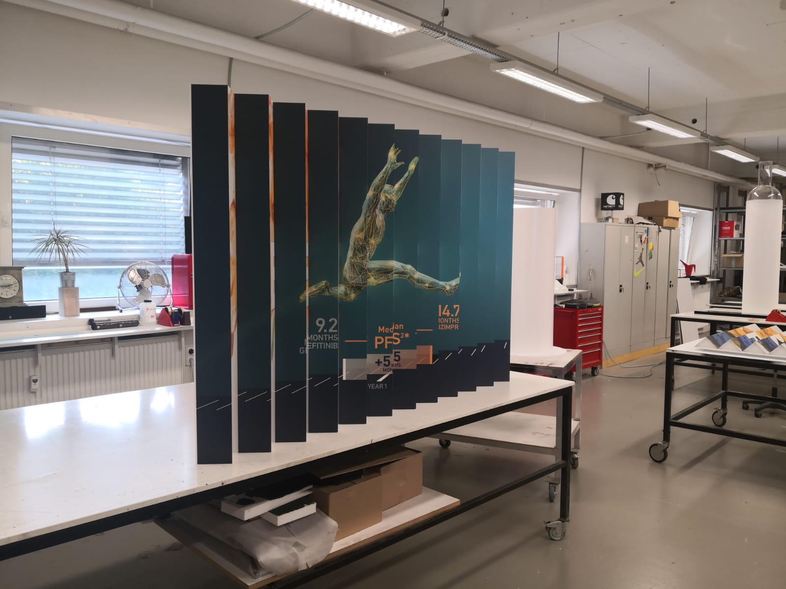 Großformatiges Display in der Produktion