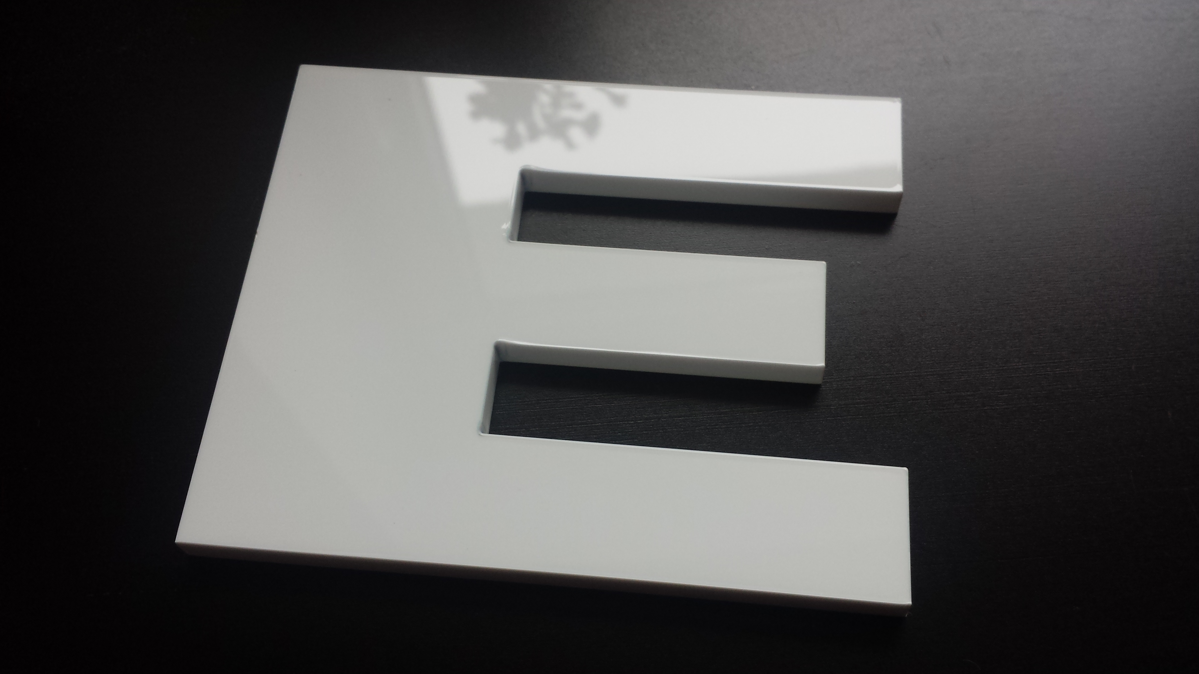 Geschnittenes weißes Acrylglas