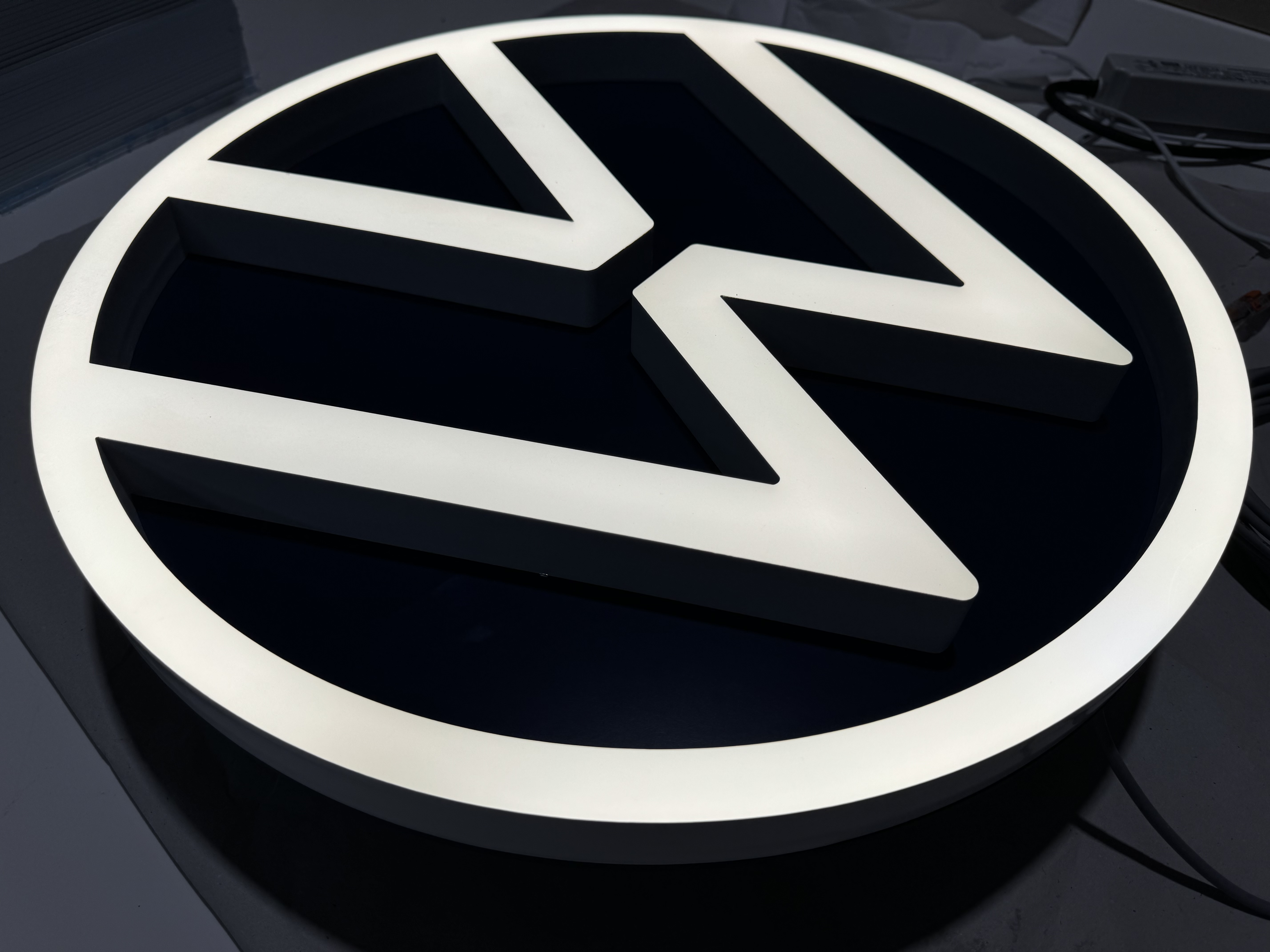 Vollacryl-Leuchtlogo