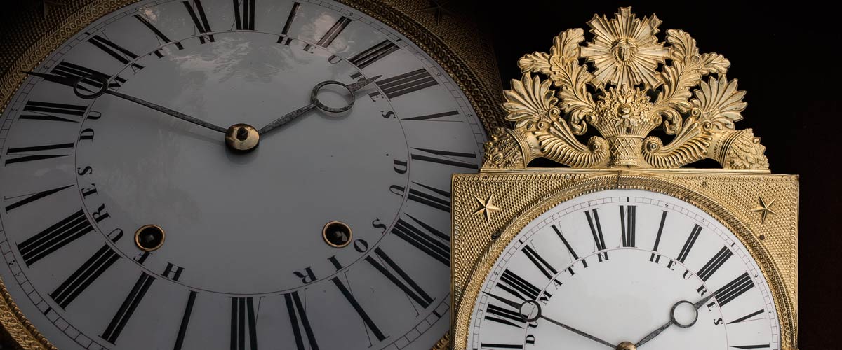 Comtoise-Uhr mit seltenem Zifferblatt