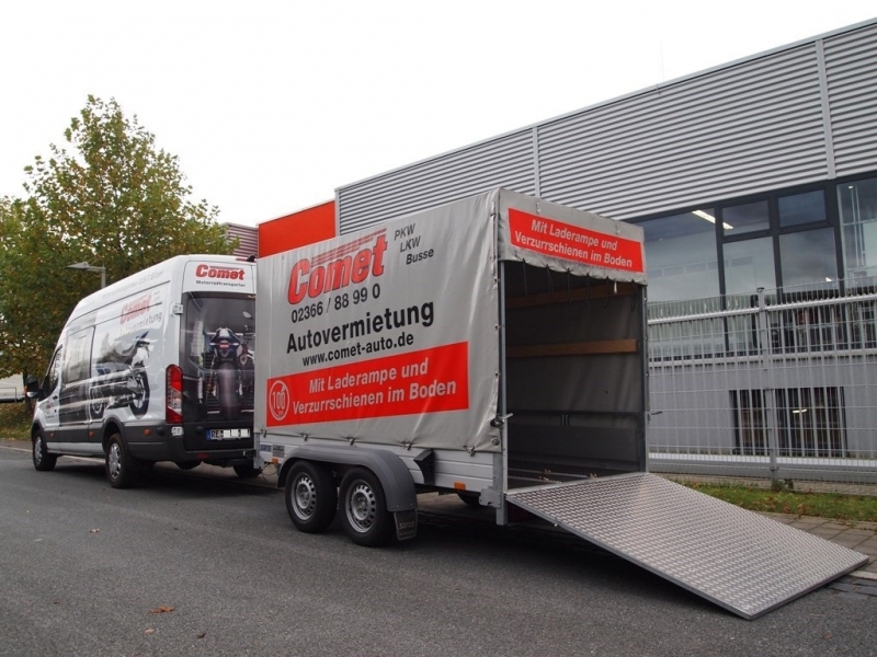Tandem-Anhänger mit Rampe