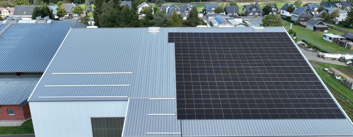 PV-Aufdachanlage, 97,2 kWp (in Betrieb seit September 2026)