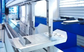 CNC-Abkanten mit lasergesteuerter Winkelsensorik